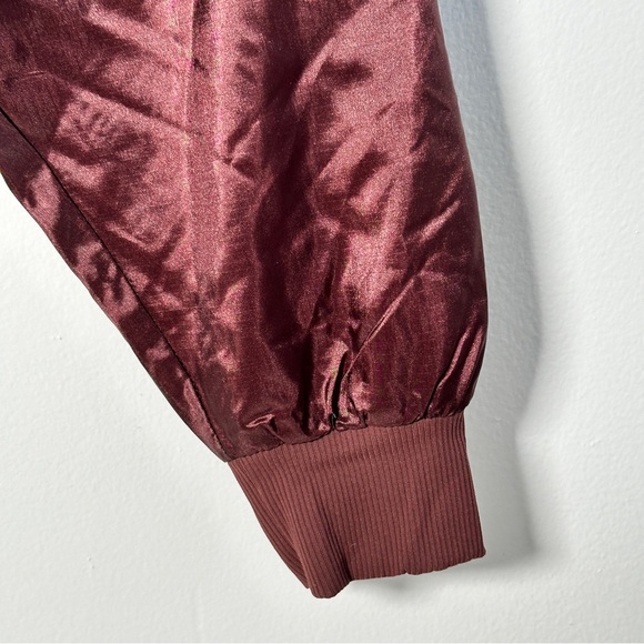 NWT Alo Yoga RIPSTOP CROPPED COSMO ZIP UP HOODIE in cherry cola - Picture 11 of 11